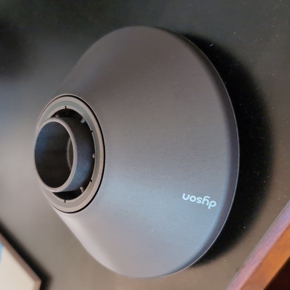 Dyson diffuser and wide tooth comb hair dryer accessories - Picture 2 of 4